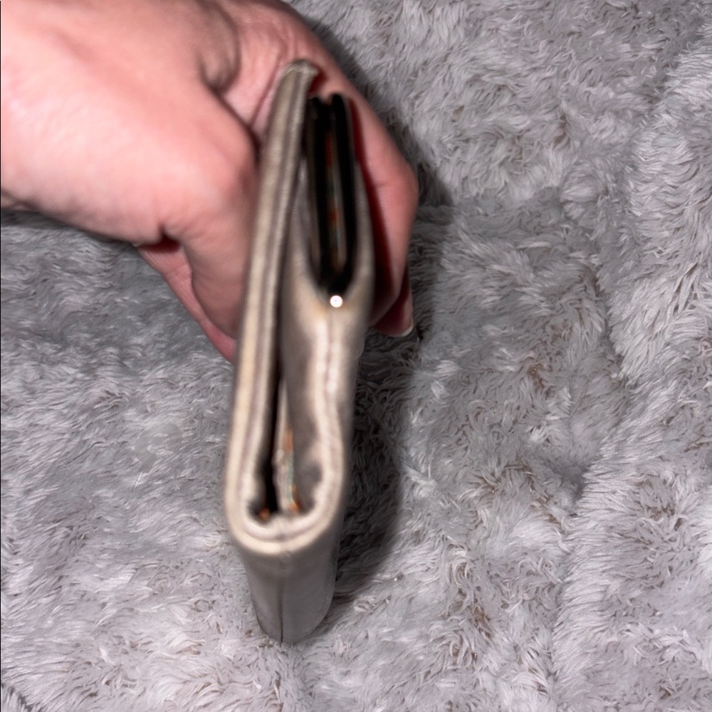 Hobo Vintage Grey Wallet with Kisslock - Picture 6 of 8
